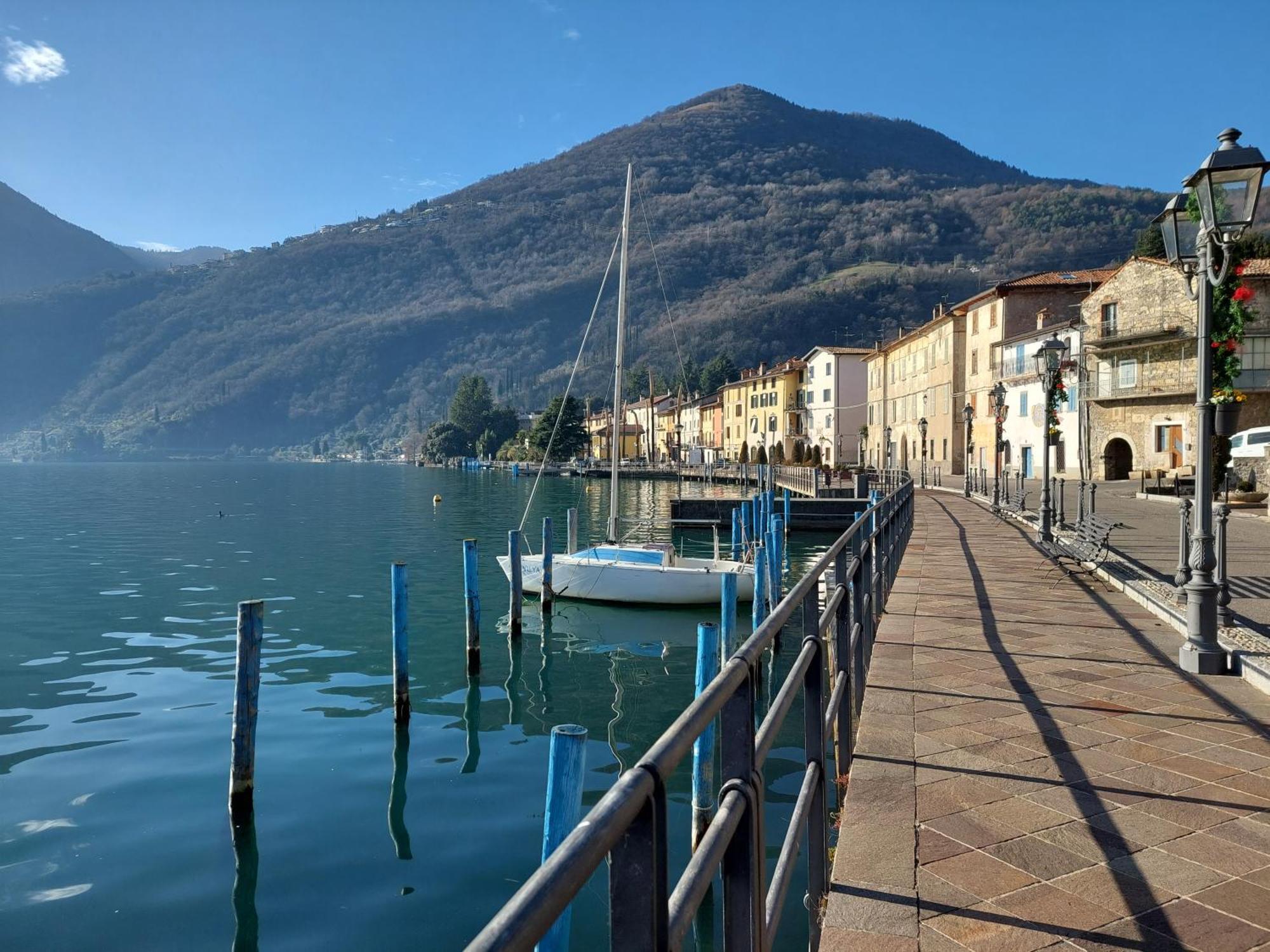 Miralago Casa Vacanze Riva di Solto Buitenkant foto