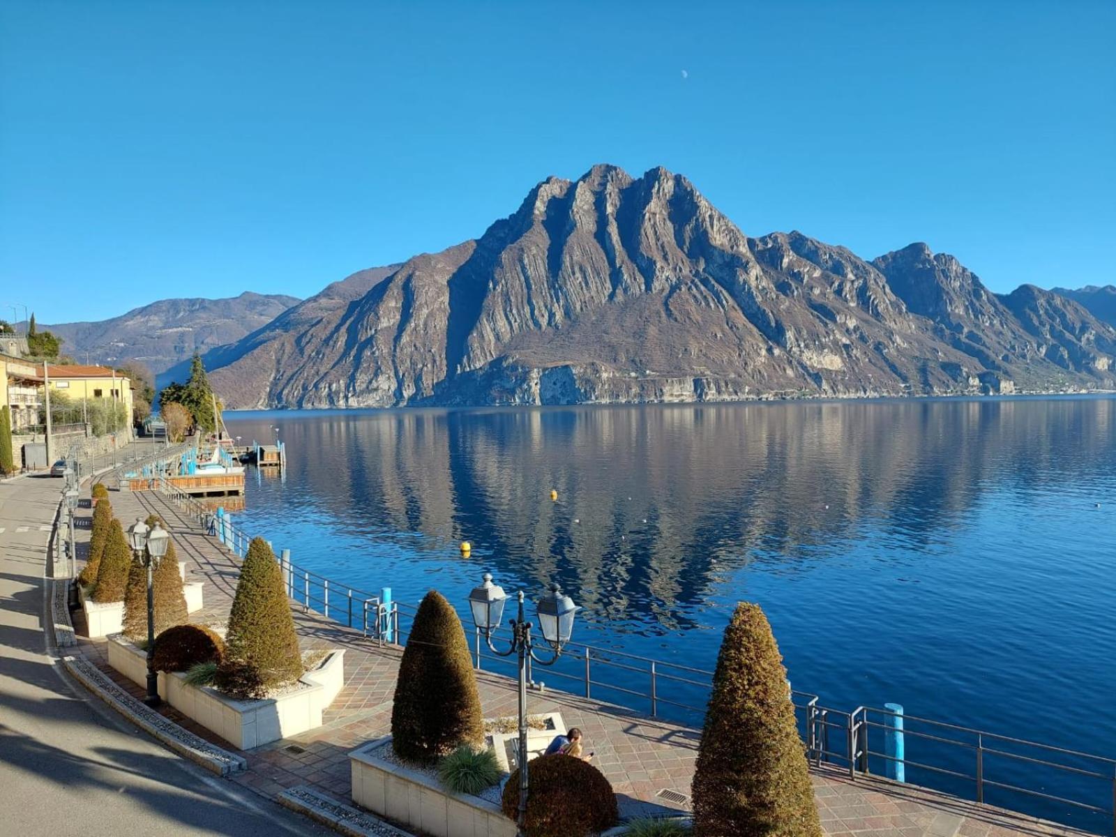 Miralago Casa Vacanze Riva di Solto Buitenkant foto